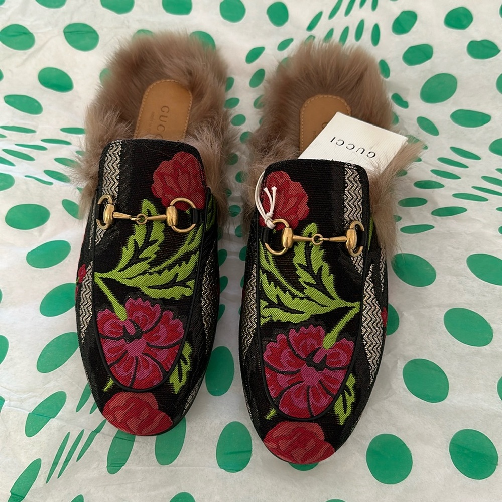 Gucci mule with dyed lamb fur